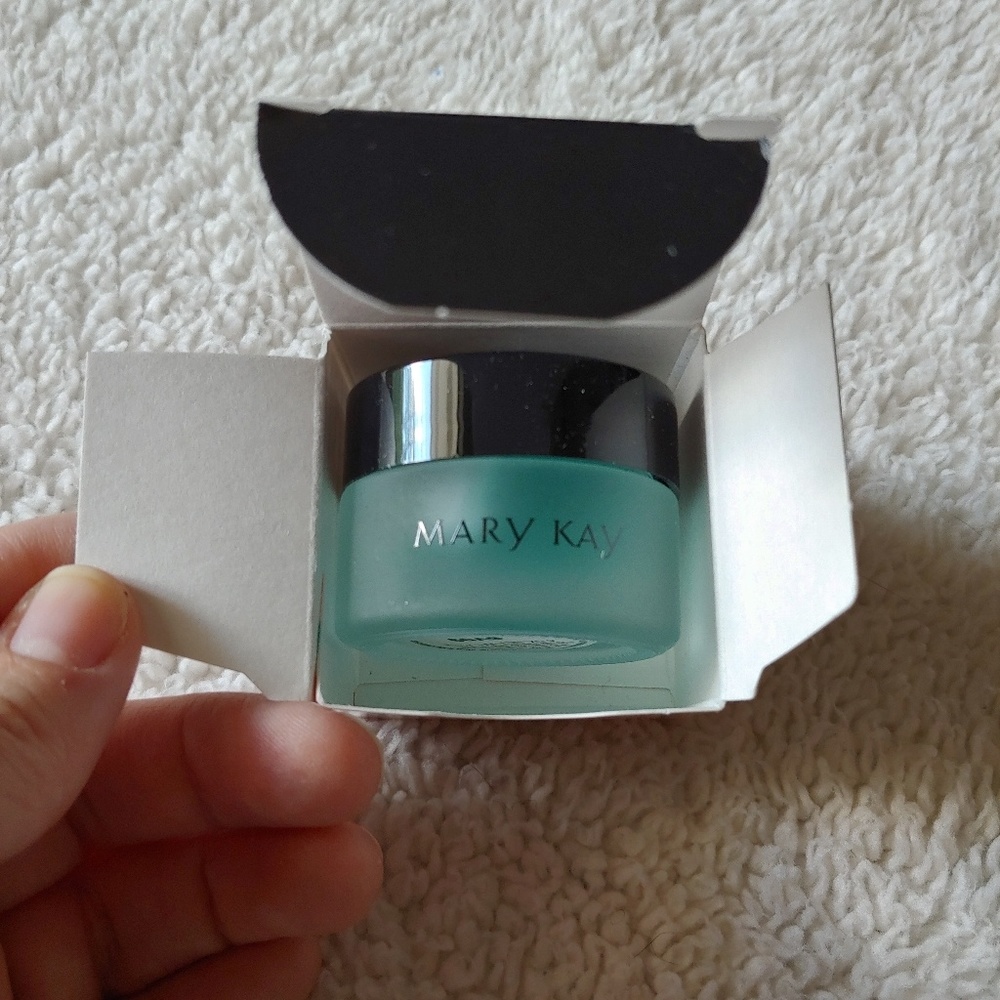 Mary Kay indulge soothing eye gel